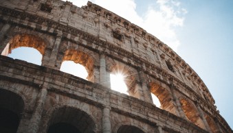 How to Photograph Sun Flare: A Guide (+17 Tips)