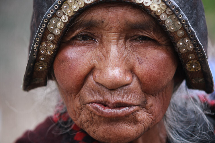telephoto street photography close-up of a woman's face